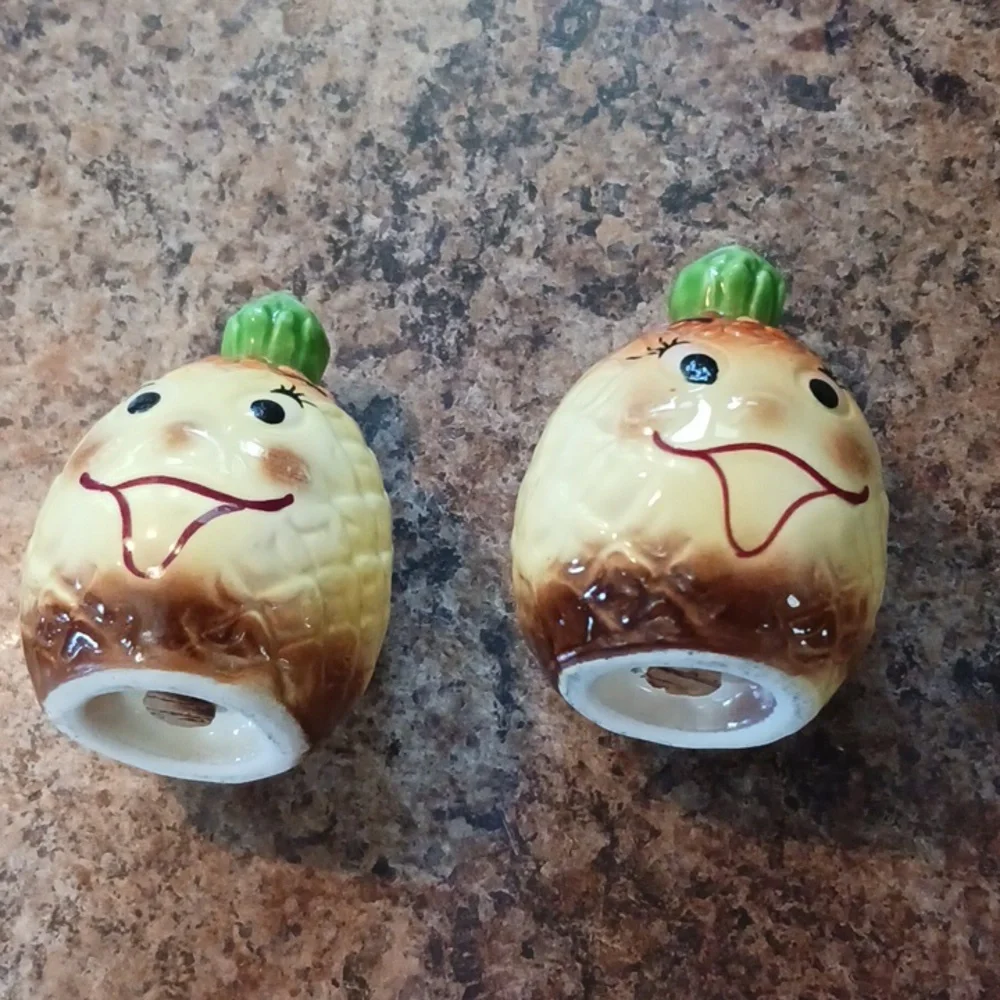 VINTAGE Smiley Pineapple Salt & Pepper Shaker Set